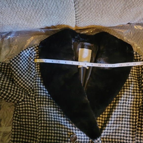 Urban Outfitters Women's Printed Double Breasted Wool Coat with Faux Fur Trim - Picture 6 of 8